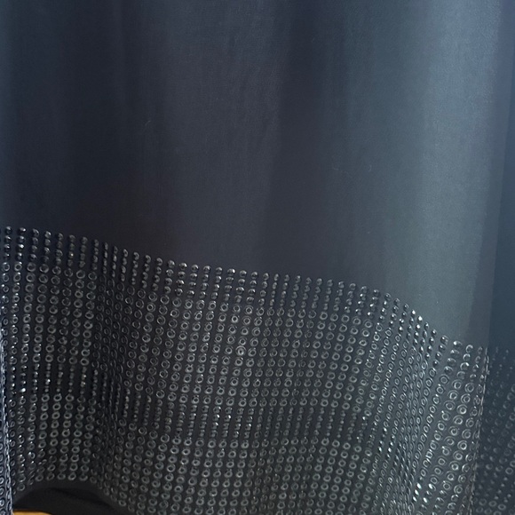 CJ Banks black polyester spandex LS asymmetrical rhinestone hem top EUC size X - Picture 3 of 5